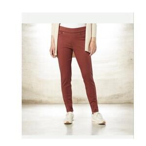 Signature by Levi Strauss Women's Totally Shaping Pull-on Skinny Jeans Size 4